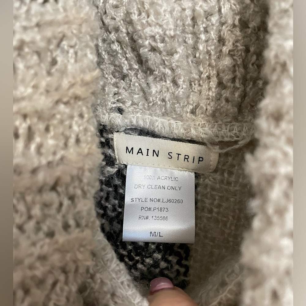 Poncho - Picture 2 of 2